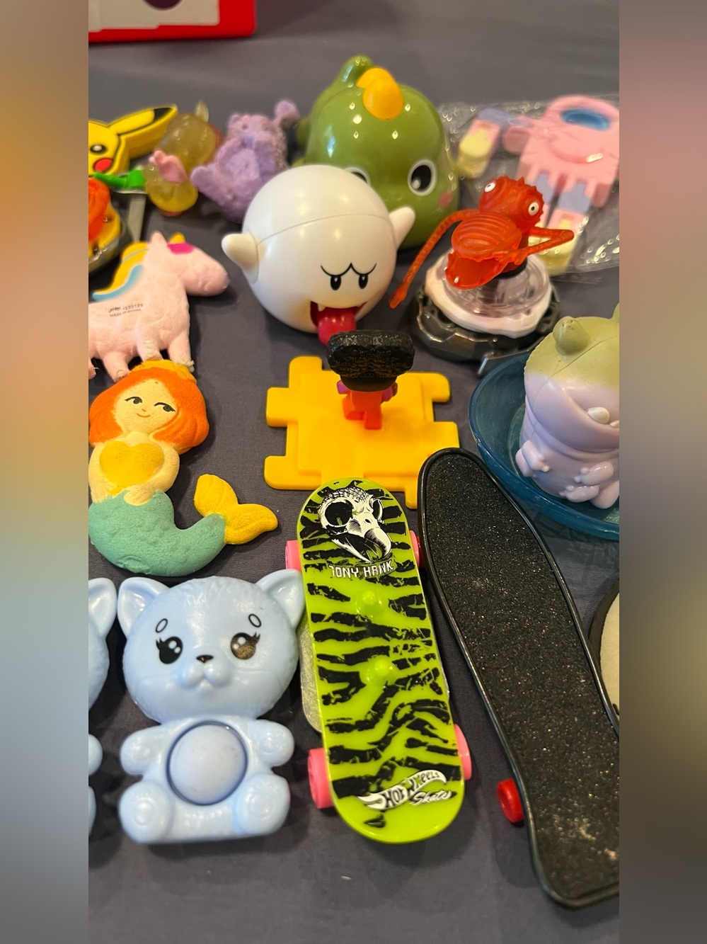 Assorted mini figures Kids Toy Pack with Mini Skateboards and in Red Box W lock